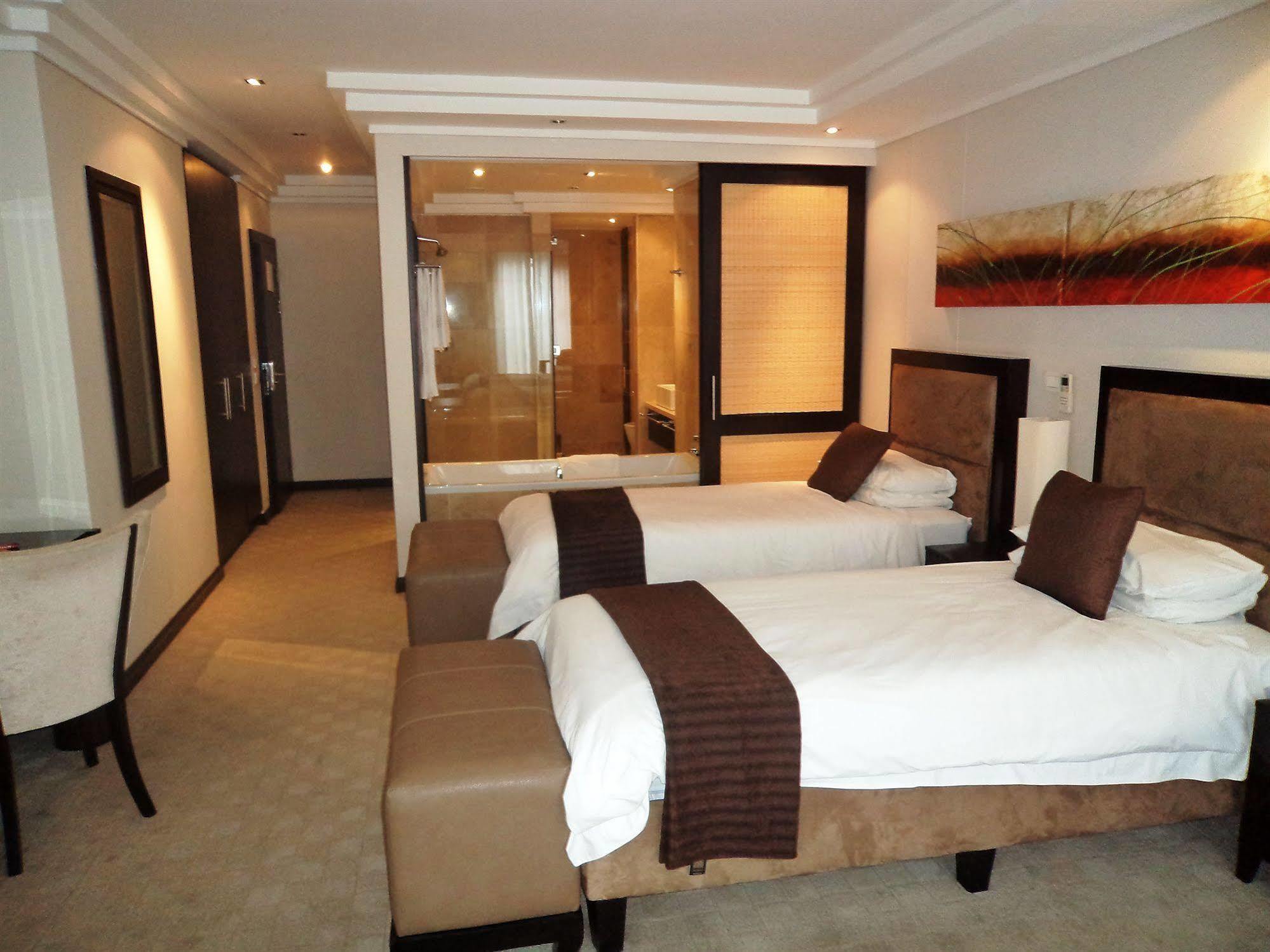 Urban Chic Boutique Hotel & Cafe Кейптаун Екстериор снимка