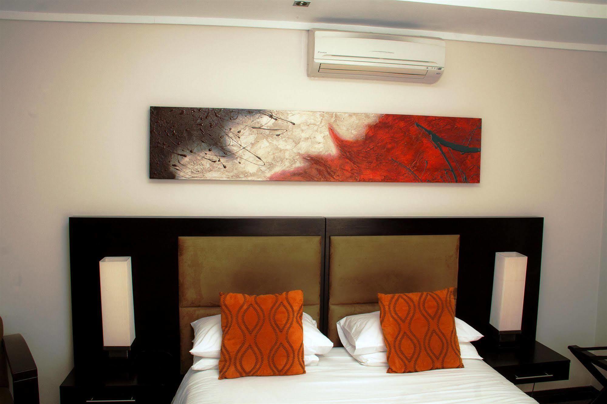 Urban Chic Boutique Hotel & Cafe Кейптаун Екстериор снимка